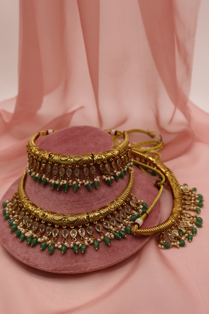 zeenat gold choker set