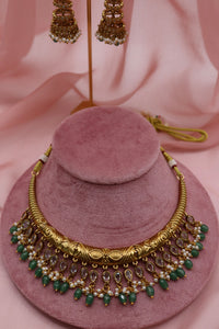 zeenat gold choker set